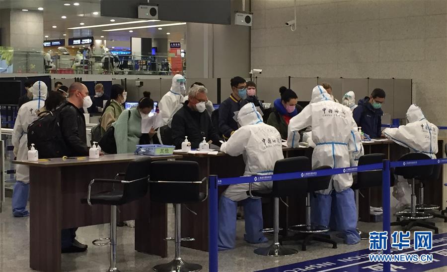 （在習(xí)近平新時代中國特色社會主義思想指引下&mdash;&mdash;新時代新作為新篇章&middot;習(xí)近平總書記關(guān)切事&middot;圖文互動）（3）千方百計扎牢疫情防控網(wǎng)