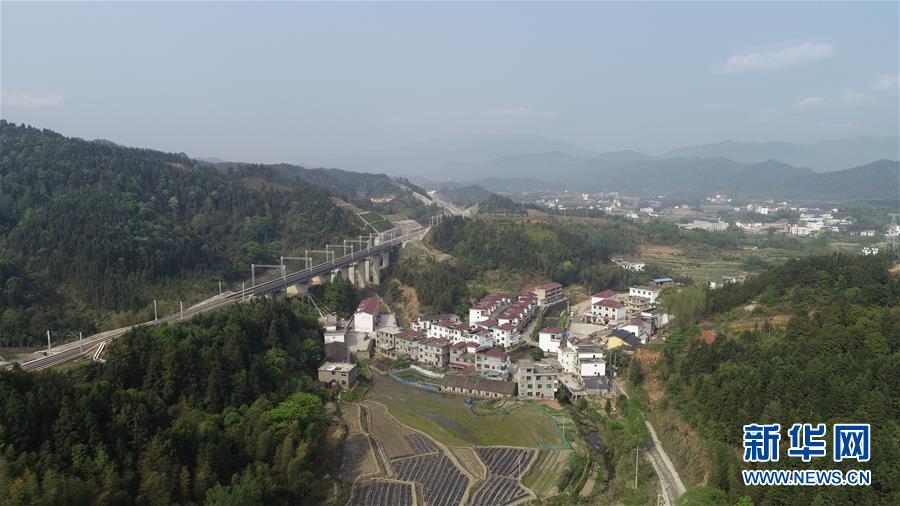 (決戰(zhàn)決勝脫貧攻堅(jiān)·圖文互動(dòng))(3)扶貧路上三人行