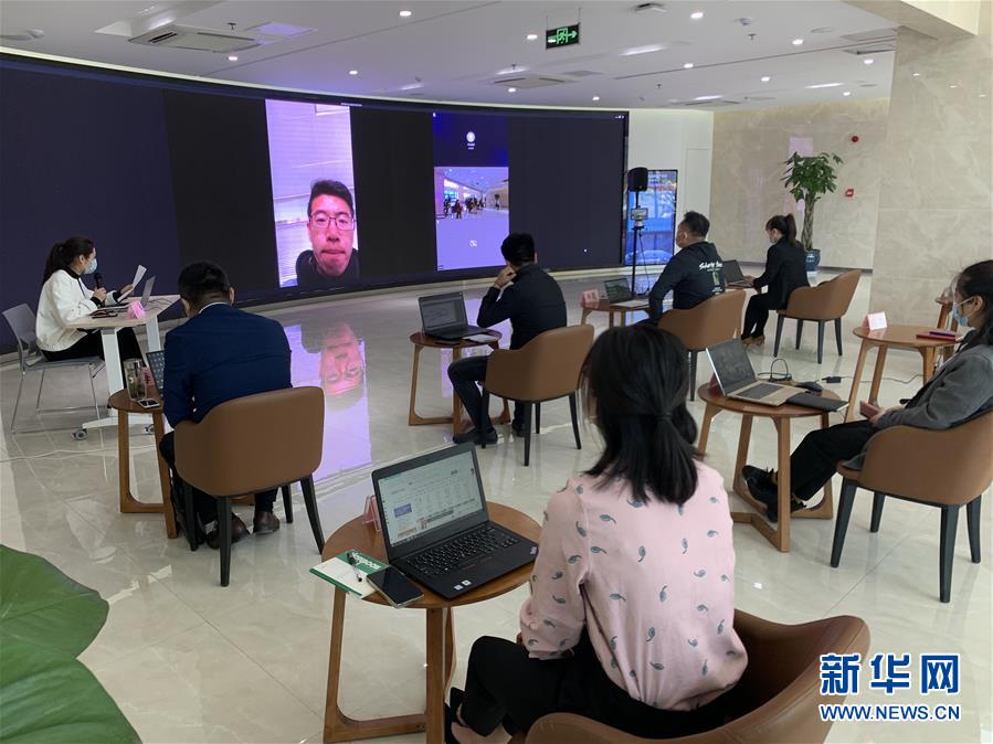 (聚焦復(fù)工復(fù)產(chǎn)·圖文互動(dòng))(2)招聘“不見(jiàn)面” 溝通“屏對(duì)屏”——江蘇徐州“云招聘”助力企業(yè)復(fù)工達(dá)產(chǎn)
