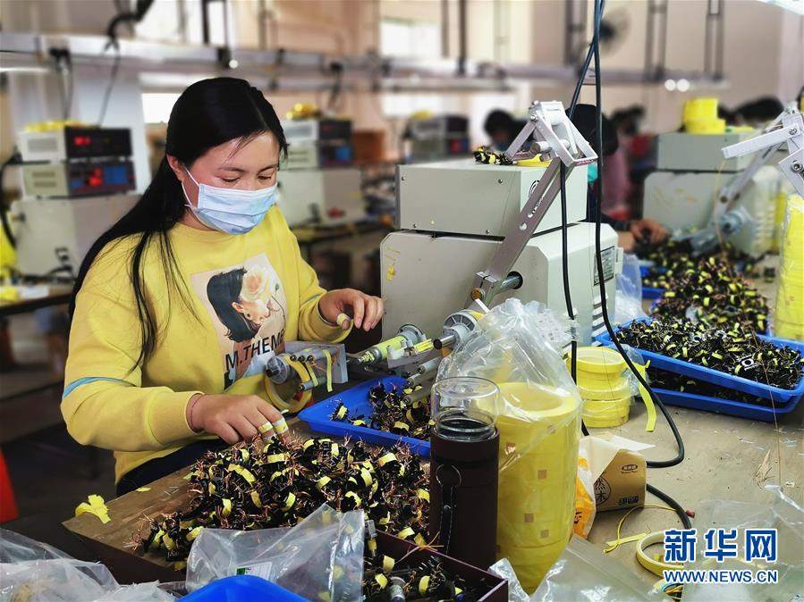 （決戰(zhàn)決勝脫貧攻堅(jiān)&middot;圖文互動(dòng)）（2）貧困戶(hù)的&ldquo;收入賬&rdquo;&mdash;&mdash;廣西極貧縣隆林各族自治縣見(jiàn)聞