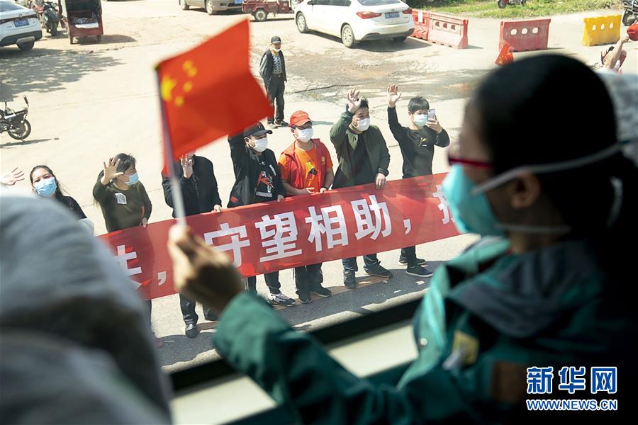 （聚焦疫情防控&middot;圖文互動）（1）分秒必爭！一切為了治病救人&mdash;&mdash;中國抗疫生命至上的生動實踐