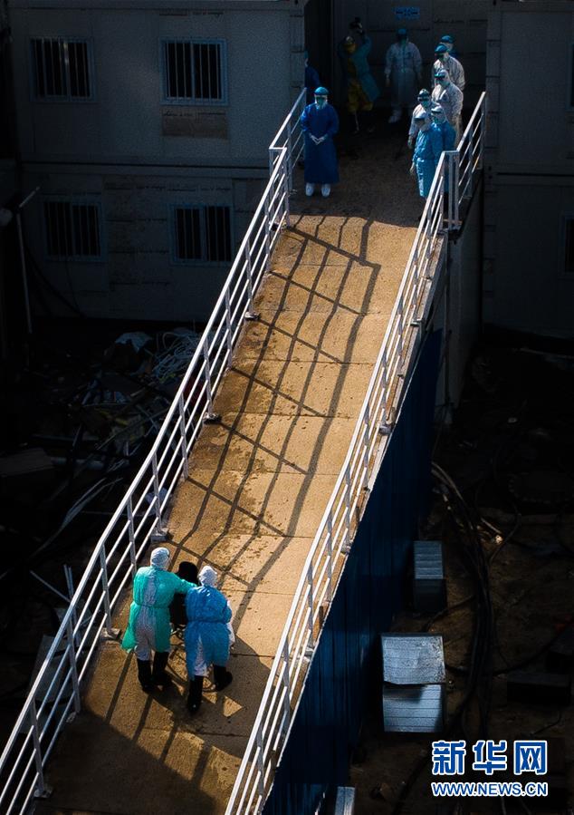 （聚焦疫情防控&middot;圖文互動）（10）分秒必爭！一切為了治病救人&mdash;&mdash;中國抗疫生命至上的生動實踐