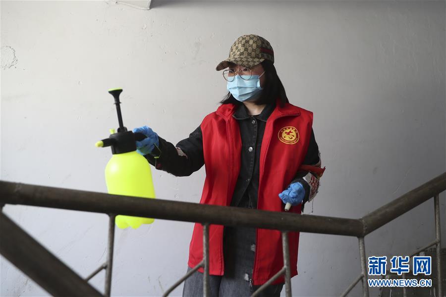 （新華全媒頭條&middot;圖文互動(dòng)）（11）戰(zhàn)斗在防疫最前沿&mdash;&mdash;來(lái)自&ldquo;五一&rdquo;國(guó)際勞動(dòng)節(jié)的致敬