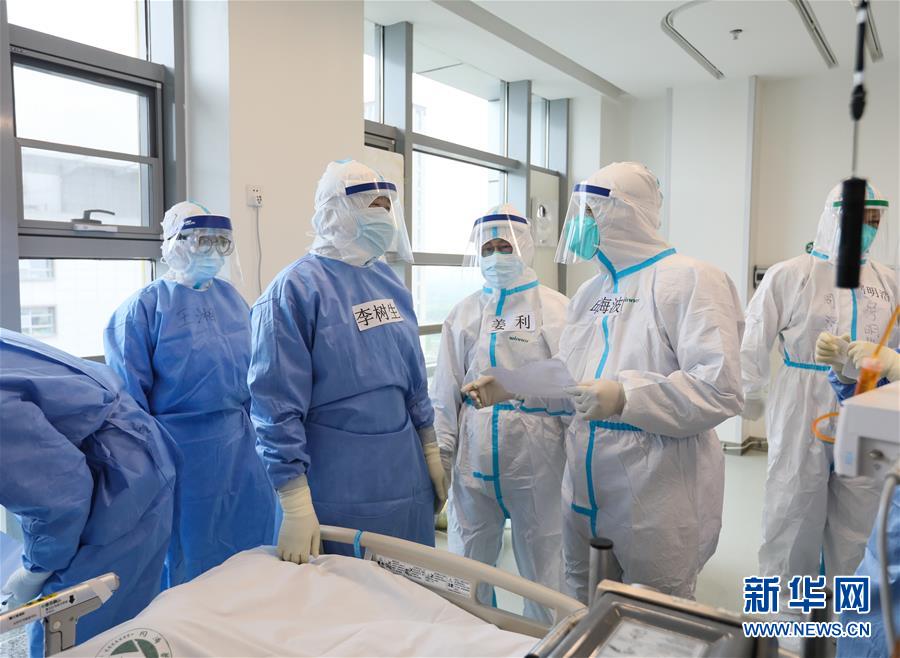 （新華全媒頭條&middot;圖文互動(dòng)）（1）戰(zhàn)斗在防疫最前沿&mdash;&mdash;來(lái)自&ldquo;五一&rdquo;國(guó)際勞動(dòng)節(jié)的致敬