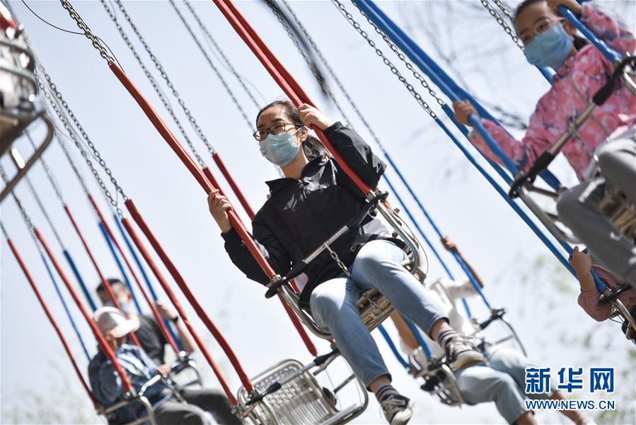 (新華全媒頭條·圖文互動)(4)人氣回暖 消費復(fù)蘇 健康出行——加長版“五一”假期觀察