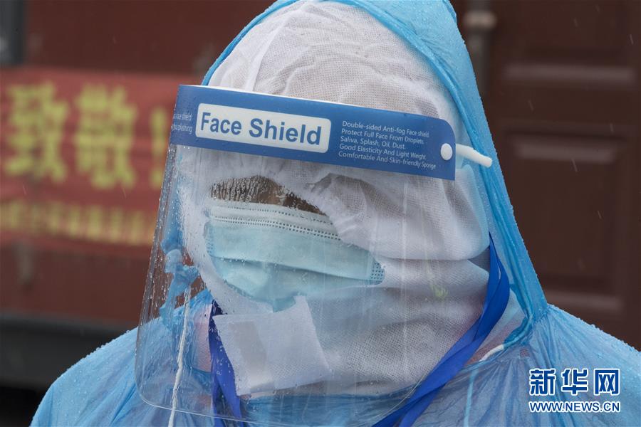 (在習(xí)近平新時(shí)代中國特色社會(huì)主義思想指引下——新時(shí)代新作為新篇章·習(xí)近平總書記關(guān)切事·圖文互動(dòng))(7)祛疫未竟 征衣不解——綏芬河小城的抗疫故事