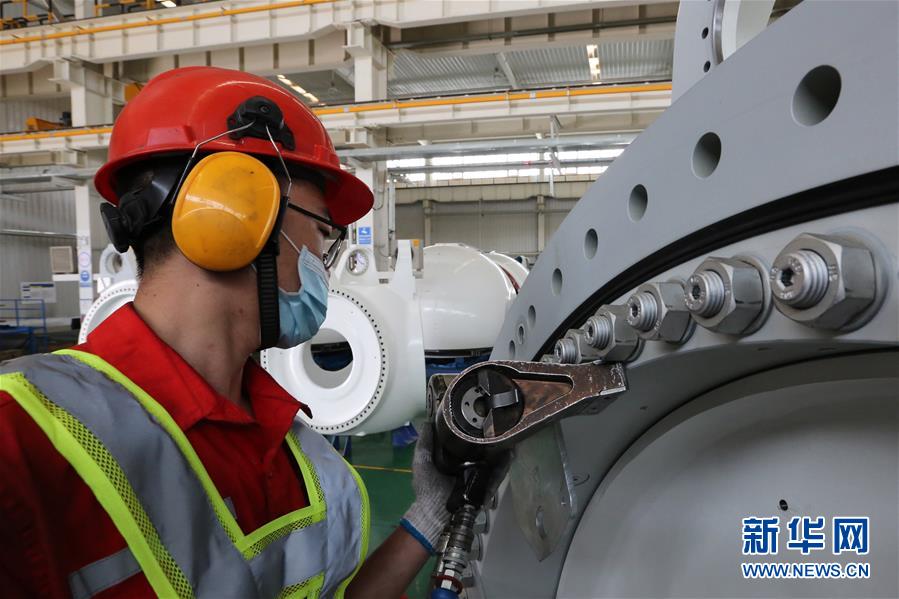 （聚焦復(fù)工復(fù)產(chǎn)&middot;圖文互動）（3）聆聽復(fù)蘇的腳步&mdash;&mdash;新疆企業(yè)一線生產(chǎn)見聞