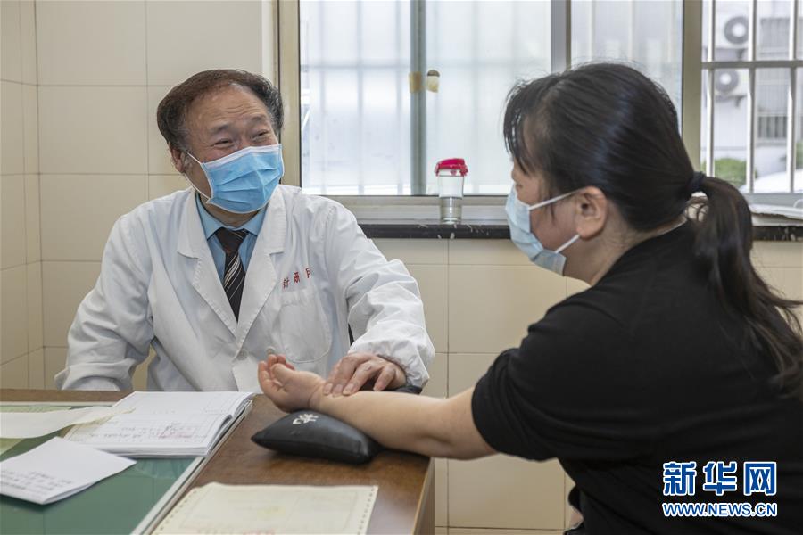 （代表委員履職&middot;圖文互動）（4）&ldquo;履職與行醫(yī)，都要精益求精&rdquo;&mdash;&mdash;全國政協(xié)委員吳煥淦履職記