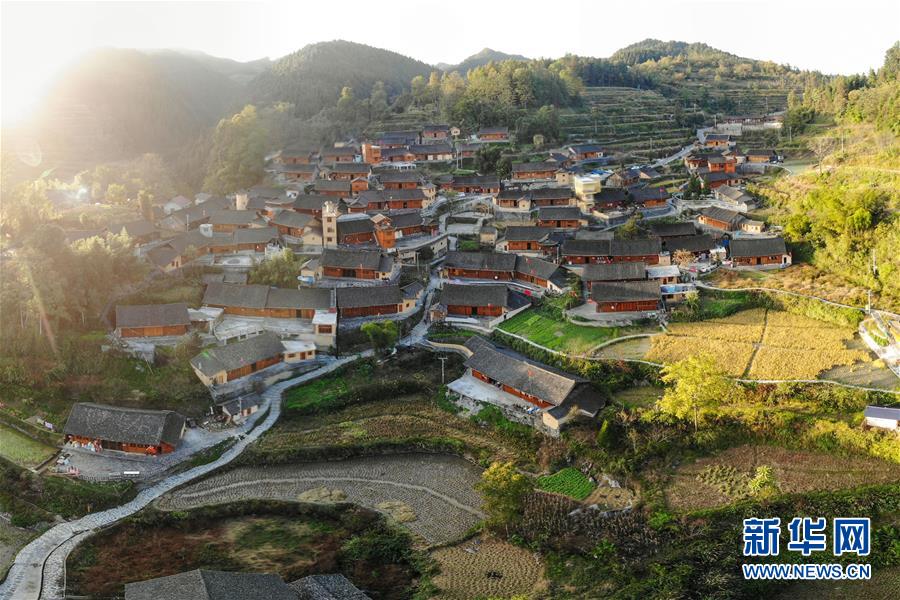 （新華全媒頭條&middot;兩會特別報(bào)道&middot;圖文互動(dòng)）（1）從取得決定性成就到奪取全面勝利&mdash;&mdash;從全國兩會看決戰(zhàn)決勝脫貧攻堅(jiān)