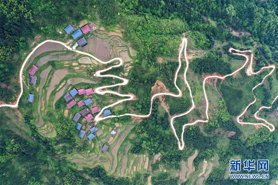 （新華全媒頭條&middot;兩會特別報(bào)道&middot;圖文互動(dòng)）（2）從取得決定性成就到奪取全面勝利&mdash;&mdash;從全國兩會看決戰(zhàn)決勝脫貧攻堅(jiān)