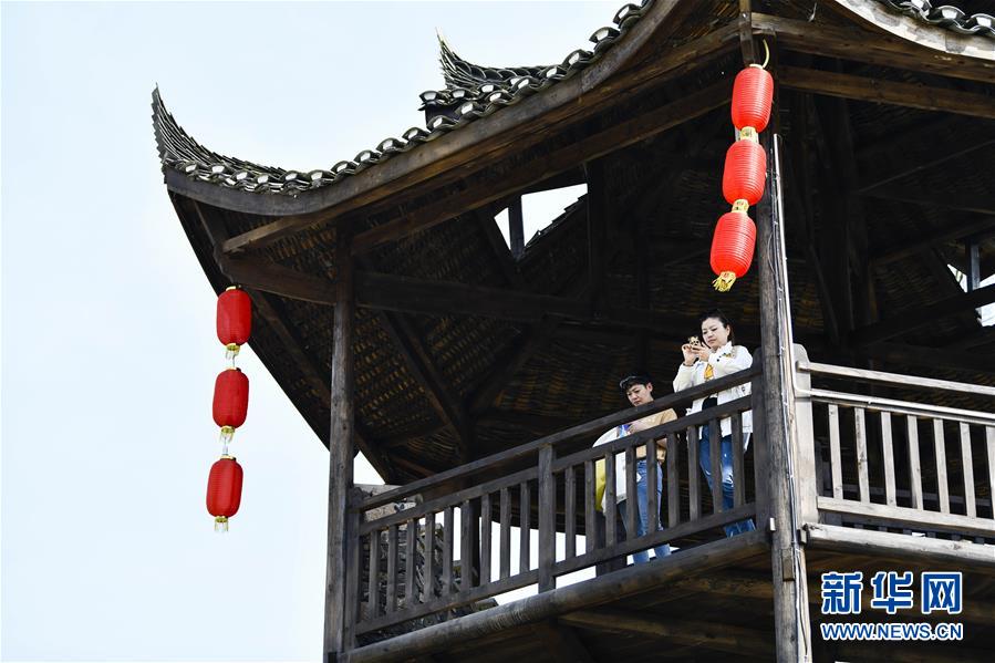 （新華全媒頭條&middot;圖文互動）（20）從人民中汲取磅礴力量&mdash;&mdash;習(xí)近平總書記同出席2020年全國兩會人大代表、政協(xié)委員共商國是紀(jì)實(shí)