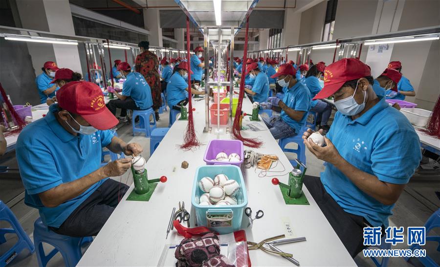 （新華全媒頭條&middot;兩會(huì)精神看落實(shí)&middot;圖文互動(dòng)）（7）培育新機(jī) 開辟新局&mdash;&mdash;落實(shí)全國兩會(huì)精神激發(fā)經(jīng)濟(jì)發(fā)展新動(dòng)能述評