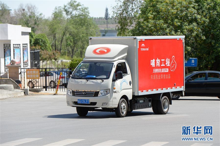 （圖文互動）（3）烏魯木齊：實(shí)施&ldquo;哺育工程&rdquo; 23萬余學(xué)齡前兒童免費(fèi)喝牛奶