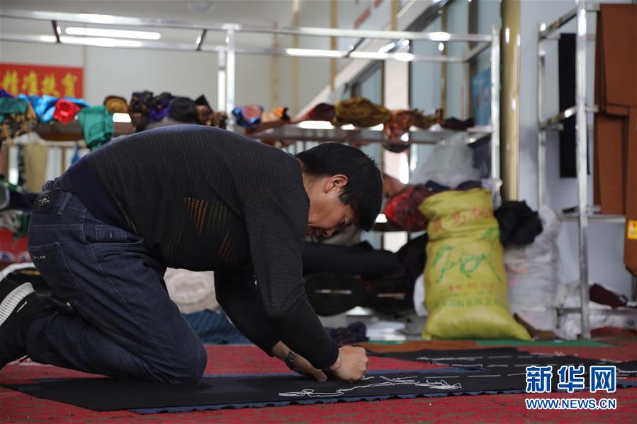 （決戰(zhàn)決勝脫貧攻堅(jiān)&middot;圖文互動(dòng)）（2）電商扶貧鋪就藏區(qū)脫貧致富&ldquo;快車道&rdquo;