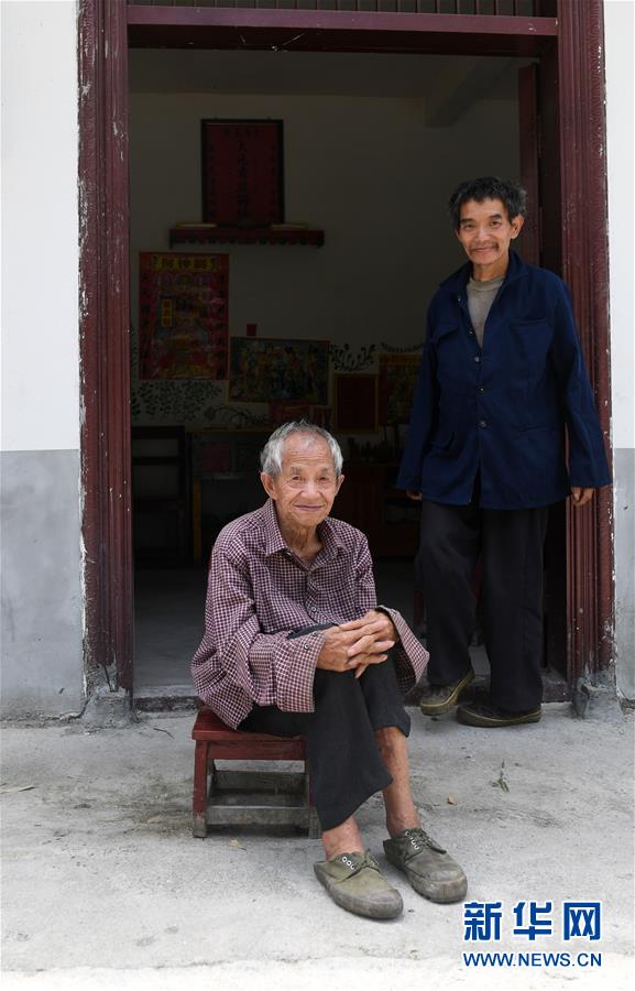 （在習(xí)近平新時(shí)代中國特色社會(huì)主義思想指引下&mdash;&mdash;新時(shí)代新作為新篇章&middot;習(xí)近平總書記關(guān)切事&middot;圖文互動(dòng)）（6）讓每一個(gè)角落都感受到幸福的溫情&mdash;&mdash;人口較少民族在脫貧攻堅(jiān)大潮中的奮進(jìn)故事