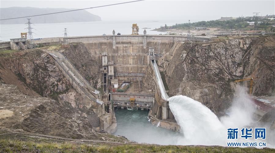 （圖文互動(dòng)）&ldquo;黃河第一壩&rdquo;龍羊峽水電站開閘泄洪