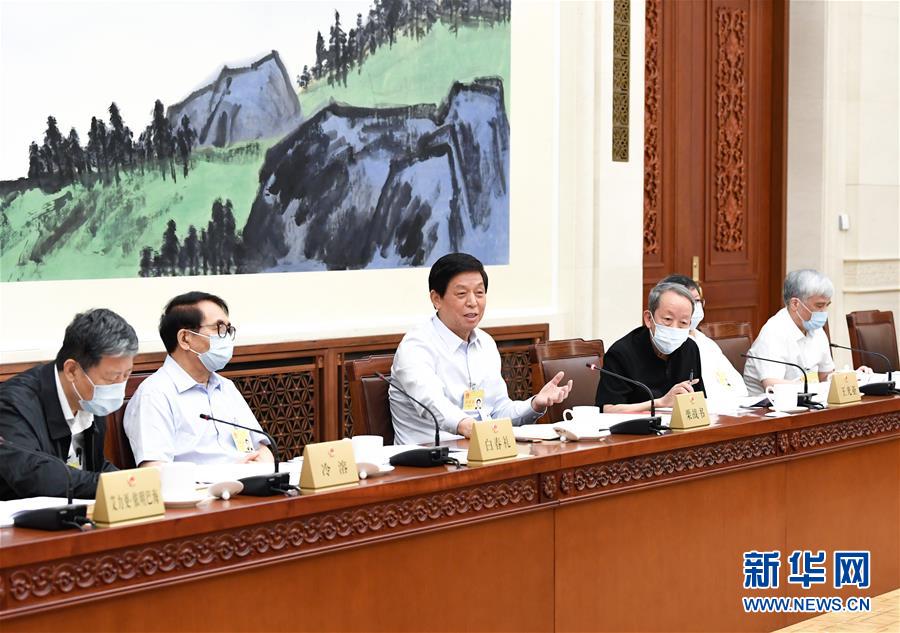 (時(shí)政)十三屆全國人大常委會第十九次會議分組審議退役軍人保障法草案等 栗戰(zhàn)書參加審議