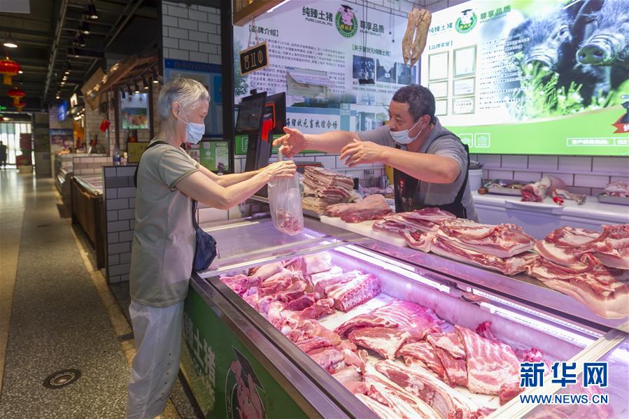 （圖文互動(dòng)）（2）告別臟亂，留住溫情&mdash;&mdash;上海鬧市小菜場(chǎng)見(jiàn)聞