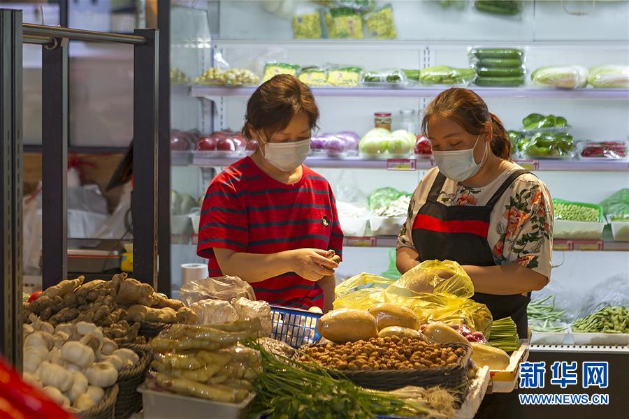 （圖文互動(dòng)）（3）告別臟亂，留住溫情&mdash;&mdash;上海鬧市小菜場(chǎng)見(jiàn)聞