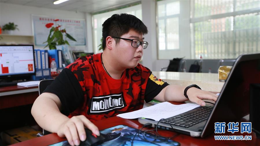  （新華全媒頭條&middot;圖文互動）（3）青春，在希望的田野上&mdash;&mdash;大別山區(qū)尋訪&ldquo;城歸&rdquo;大學(xué)畢業(yè)生