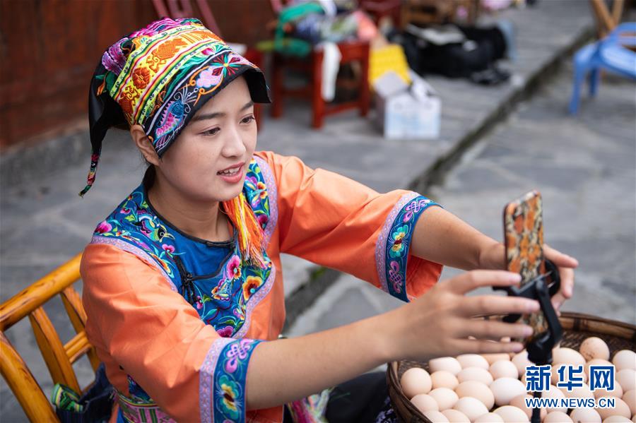 （新華全媒頭條&middot;走向我們的小康生活&middot;圖文互動(dòng)）（6）那山，那人，那苗寨&mdash;&mdash;十八洞村三代人的奮斗史