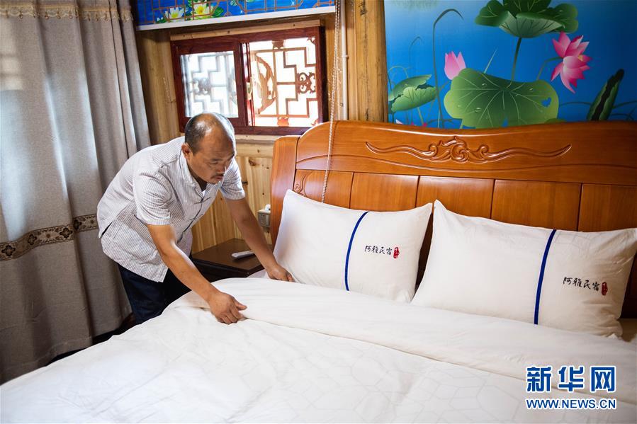 （新華全媒頭條&middot;走向我們的小康生活&middot;圖文互動(dòng)）（3）那山，那人，那苗寨&mdash;&mdash;十八洞村三代人的奮斗史