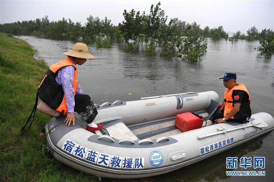 （防汛抗洪&middot;一線人物&middot;圖文互動）（3）萬家燈火明 壩上有神兵&mdash;&mdash;安徽宿松長江大堤上的&ldquo;守護(hù)者聯(lián)盟&rdquo;群像