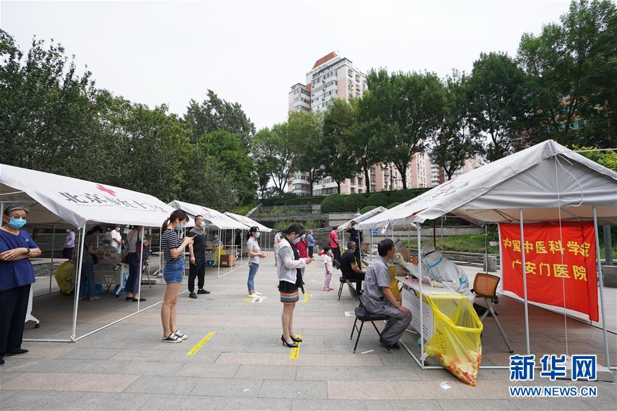 （新華全媒頭條&middot;圖文互動(dòng)）（5）首都再戰(zhàn)&ldquo;疫&rdquo;，難忘40天&mdash;&mdash;寫(xiě)在北京應(yīng)急響應(yīng)級(jí)別降級(jí)之際 