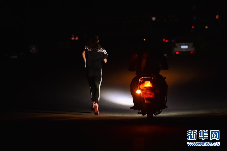 （體育&middot;圖文互動(dòng)）（23）父愛如燈  伴我奔跑