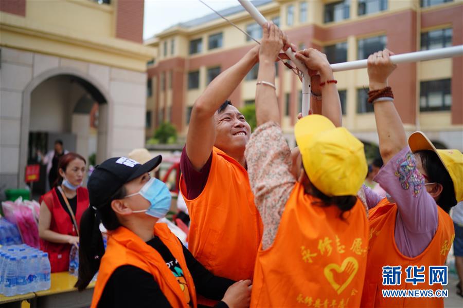 （在習(xí)近平新時(shí)代中國(guó)特色社會(huì)主義思想指引下&mdash;&mdash;新時(shí)代新作為新篇章&middot;習(xí)近平總書記關(guān)切事&middot;圖文互動(dòng)）（5）遮風(fēng)雨 送安穩(wěn)&mdash;&mdash;受災(zāi)群眾轉(zhuǎn)移安置中的暖心故事