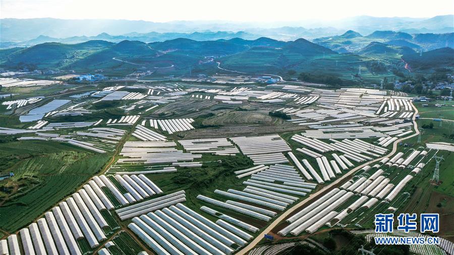 （新華全媒頭條&middot;走向我們的小康生活&middot;圖文互動(dòng)）（12）三幅&ldquo;圖鑒&rdquo;說變遷&mdash;&mdash;貴州&ldquo;穿越時(shí)空&rdquo;的脫貧印記