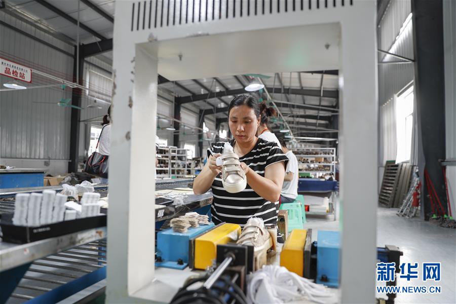 （落實(shí)&ldquo;六穩(wěn)&rdquo;&ldquo;六保&rdquo;一線見聞&middot;圖文互動(dòng)）（2）&ldquo;不讓一名貧困勞動(dòng)力失業(yè)！&rdquo;&mdash;&mdash;三峽庫區(qū)穩(wěn)就業(yè)見聞