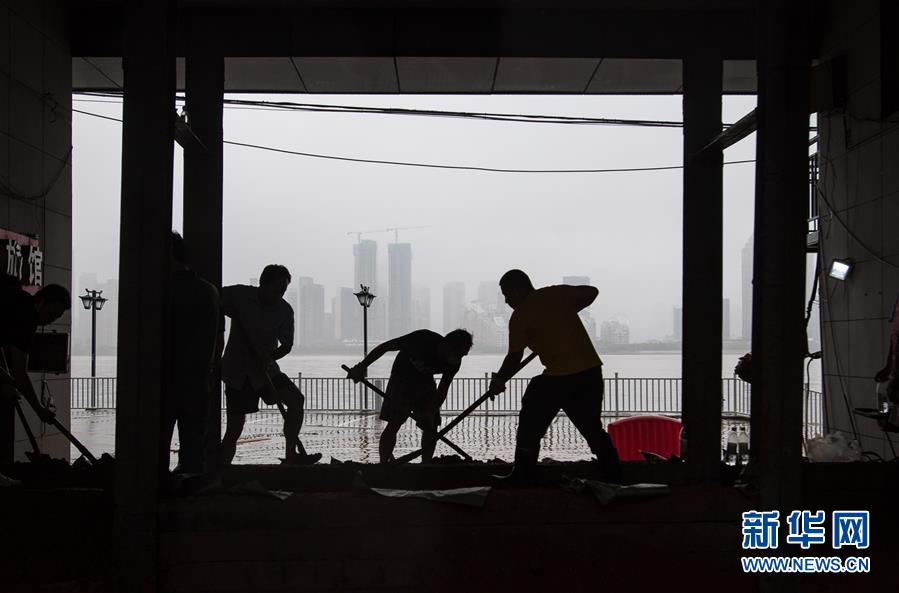 （在習(xí)近平新時(shí)代中國(guó)特色社會(huì)主義思想指引下&mdash;&mdash;新時(shí)代新作為新篇章&middot;習(xí)近平總書(shū)記關(guān)切事&middot;圖文互動(dòng)）（3）戰(zhàn)疫魔,斗洪魔&mdash;&mdash;湖北全力應(yīng)對(duì)防疫、防汛疊加&ldquo;雙考&rdquo;