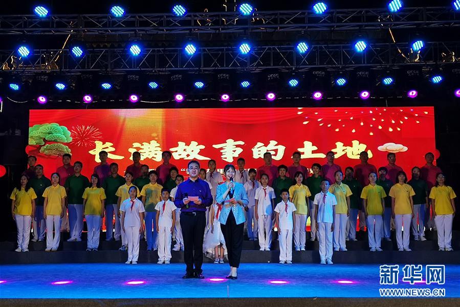 （新華全媒頭條&middot;走向我們的小康生活&middot;圖文互動(dòng)）（2）我們村里的年輕人&mdash;&mdash;賈家莊追求美好生活的&ldquo;動(dòng)力源泉&rdquo;