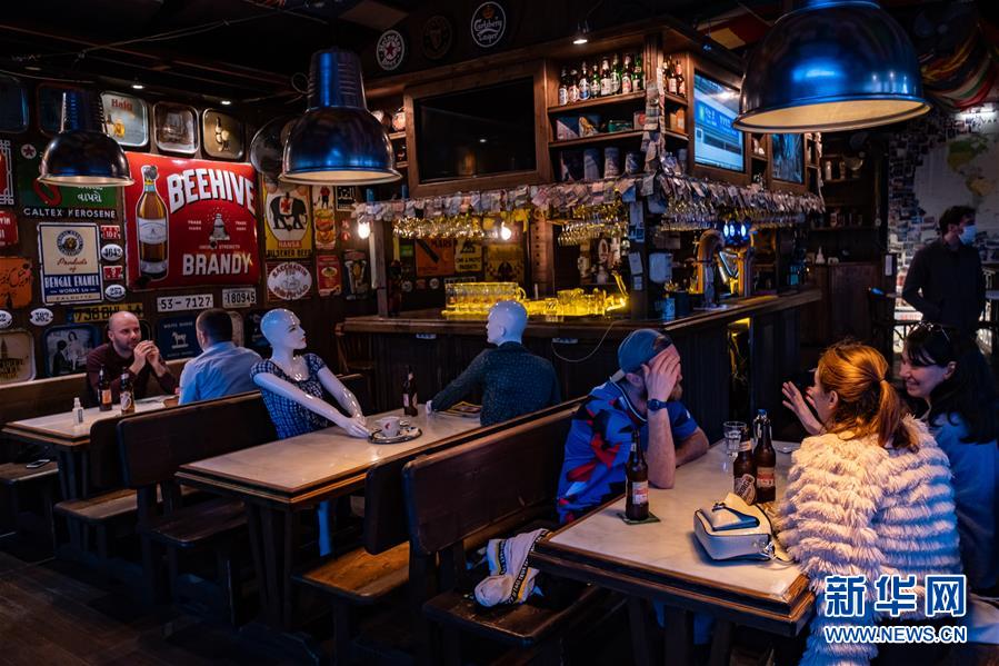 (國際·圖文互動)(14)特稿:穿越寒暑 無問西東——寫在新冠疫情構(gòu)成“國際關(guān)注的突發(fā)公共衛(wèi)生事件”半年之際