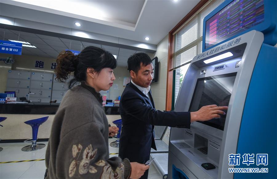 （新華全媒頭條&middot;總書記推動的改革身邊事&middot;行政體制改革篇&middot;圖文互動）（8）特寫：追問&ldquo;一件事&rdquo;