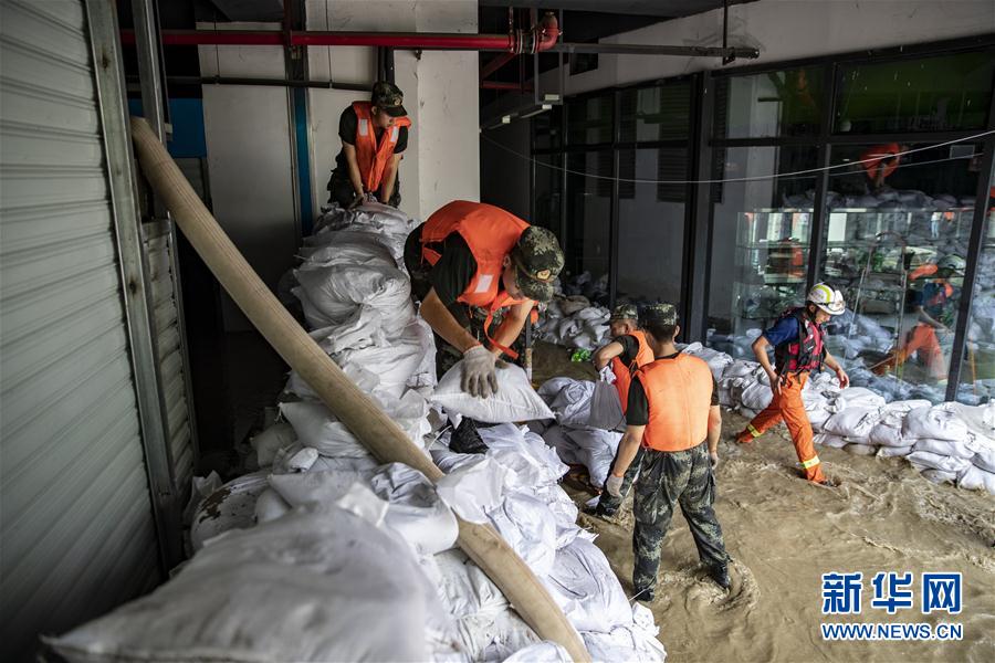 （防汛抗洪&middot;圖文互動）（7）筑起防大汛的堅強防線&mdash;&mdash;重慶防御長江、嘉陵江過境洪峰現(xiàn)場記錄