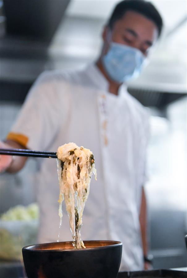 （在習近平新時代中國特色社會主義思想指引下&mdash;&mdash;新時代新作為新篇章&middot;習近平總書記關切事&middot;圖文互動）（1）讓&ldquo;舌尖上的節(jié)約&rdquo;成為習慣&mdash;&mdash;全社會營造浪費可恥、節(jié)約為榮的氛圍掃描