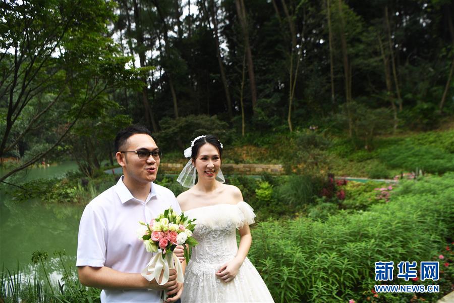 (走向我們的小康生活·圖文互動)(4)從“靠山吃山”到“養(yǎng)山富山”——重慶縉云山的“綠色辯證法”