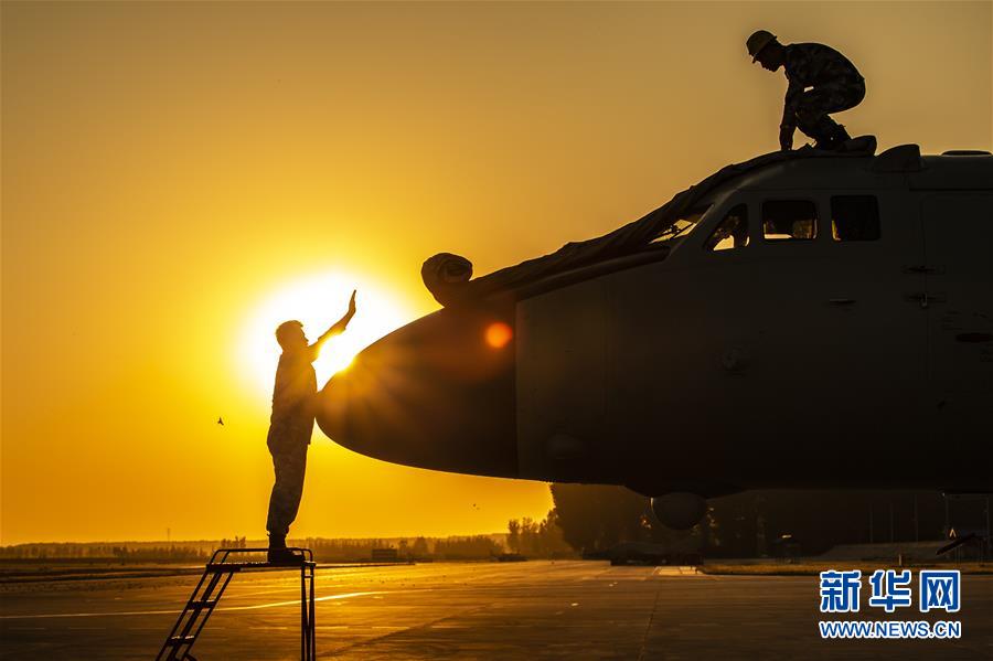 （在習(xí)近平強軍思想指引下&middot;我們在戰(zhàn)位報告&middot;圖文互動）（5）雷霆&ldquo;戰(zhàn)神&rdquo;向戰(zhàn)而飛&mdash;&mdash;空軍航空兵某師牢記囑托備戰(zhàn)打仗記事