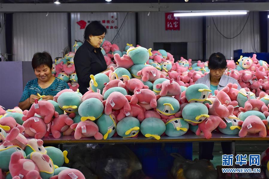 （決戰(zhàn)決勝脫貧攻堅(jiān)&middot;圖文互動(dòng)）（1）勤英&ldquo;三板斧&rdquo; 劈開(kāi)山窩窩