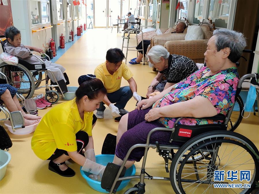 （走向我們的小康生活&middot;圖文互動）（3）北京&ldquo;老有所養(yǎng)&rdquo;的床邊、身邊、周邊事