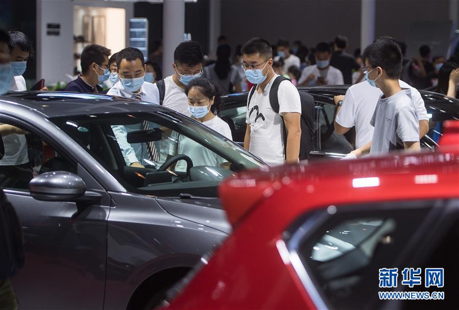 （在習(xí)近平新時(shí)代中國(guó)特色社會(huì)主義思想指引下&mdash;&mdash;新時(shí)代新作為新篇章&middot;習(xí)近平總書(shū)記關(guān)切事&middot;圖文互動(dòng)）（2）消費(fèi)回暖市聲新&mdash;&mdash;內(nèi)需動(dòng)力不斷釋放的市場(chǎng)觀察