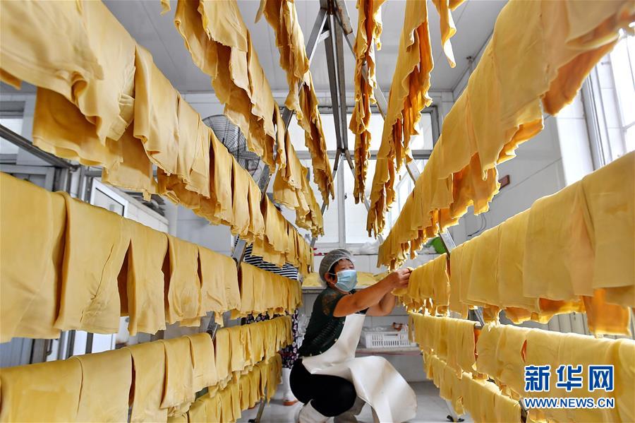 （新華全媒頭條&middot;走向我們的小康生活&middot;圖文互動(dòng)）（10）長(zhǎng)城腳下，小康村串成&ldquo;珍珠鏈&rdquo;