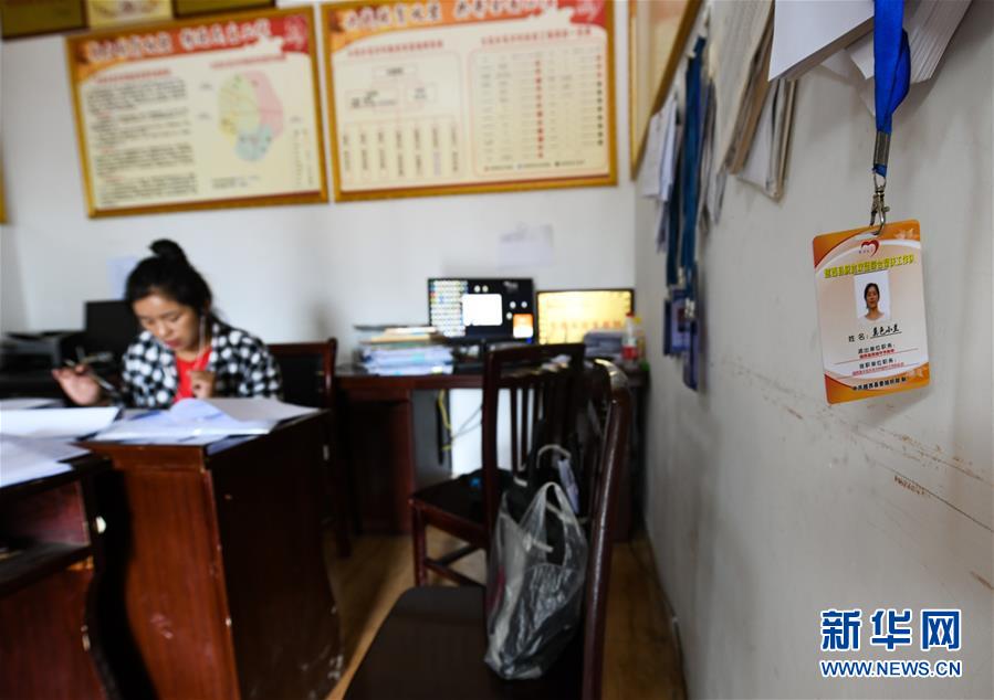 （熱點(diǎn)鮮報(bào)&middot;圖文互動(dòng)）（4）為了大涼山的下一代，她奔赴在助學(xué)路上