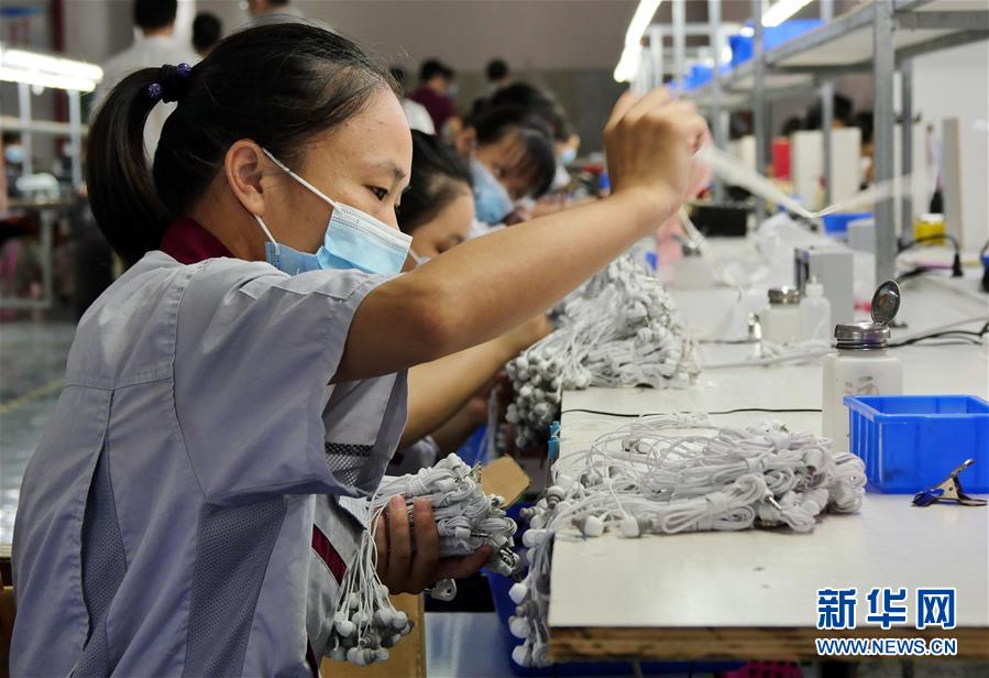 （決戰(zhàn)決勝脫貧攻堅&middot;圖文互動）（12）同飲一江水 攜手&ldquo;斬窮根&rdquo;&mdash;&mdash;深圳對口廣西河池、百色扶貧協(xié)作見聞