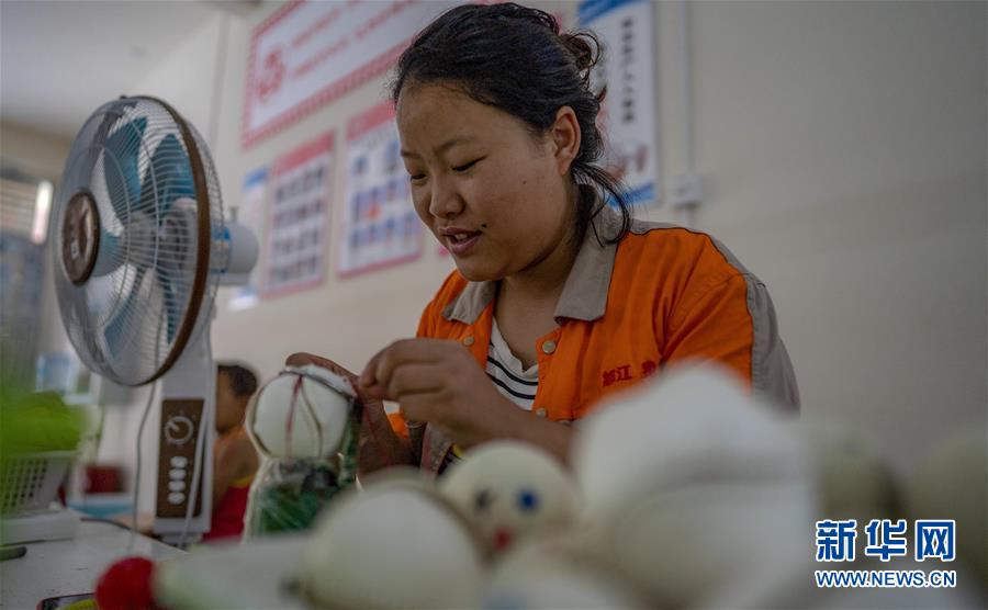 (新華全媒頭條·決戰(zhàn)決勝脫貧攻堅(jiān)·督戰(zhàn)未摘帽貧困縣·圖文互動(dòng))(14)脫貧的歌聲——云南直過民族和人口較少民族共入新時(shí)代