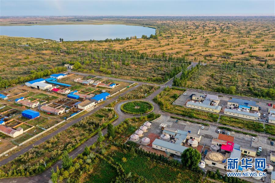 （在習(xí)近平新時代中國特色社會主義思想指引下&mdash;&mdash;新時代新作為新篇章&middot;習(xí)近平總書記關(guān)切事&middot;圖文互動）（12）綠意，在黃沙中鋪展&mdash;&mdash;我國防沙治沙紀(jì)實