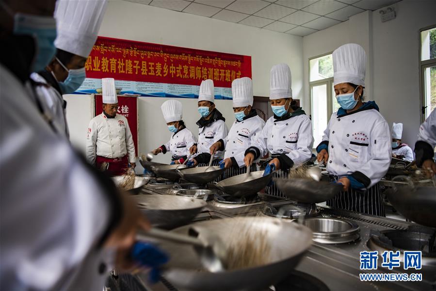 （新華全媒頭條&middot;走向我們的小康生活&middot;圖文互動(dòng)）（2）扎西德勒，我們的新家園&mdash;&mdash;西藏易地扶貧搬遷搬出幸福美好新生活