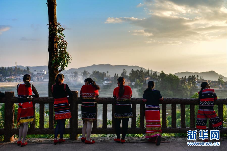 （新華全媒頭條&middot;圖文互動(dòng)）（8）決戰(zhàn)決勝奪取脫貧攻堅(jiān)戰(zhàn)全面勝利&mdash;&mdash;寫在第7個(gè)國家扶貧日之際